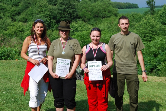 hádzanie flinty do žita ženy