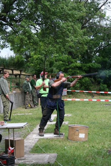 Súťaž v streľbe na asfaltové holuby