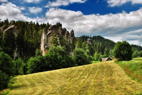 chalúpka pod skalami