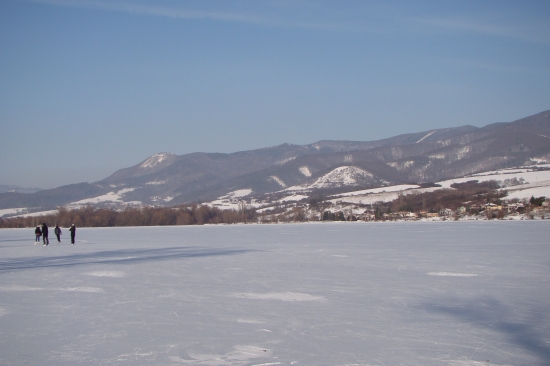 V pozadí Temešská skala