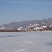 V pozadí Temešská skala