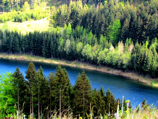 VN Hriňová obklopená krásou hôr.