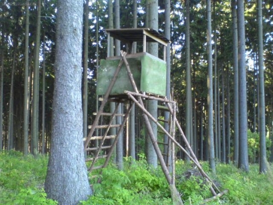 Přenosná kazatelna z jekoru