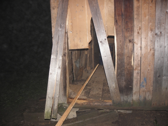 Zasobnik krmiva po navsteve medveda