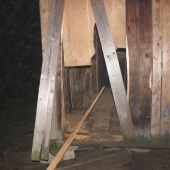 Zasobnik krmiva po navsteve medveda