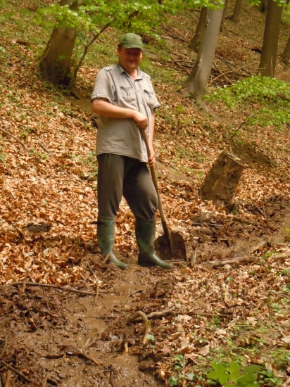 čistenie potoka v dolinách
