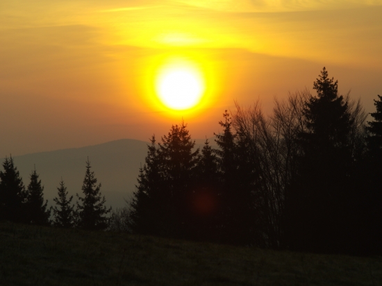Vychodí slniečko spoza...