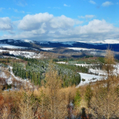 ...chrbát kopcov nad Dvorcami :))