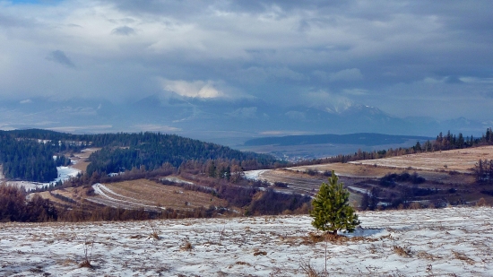 ...pohľad z Brezovej /Levoča/ na Tatry :)