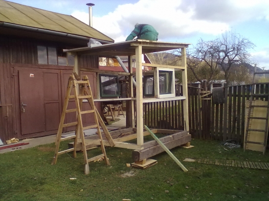 Začiatok stavby posedu