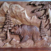 medveď (drevorezba 100 x 70 cm)
