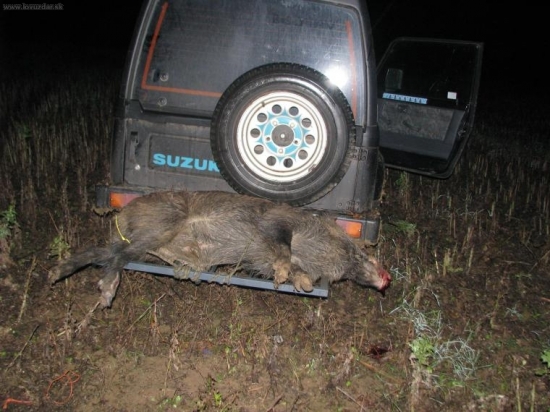 praktický nosič na samovi