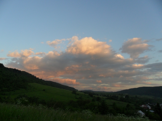 Jeden pekný podvečer nad našou dedinkou