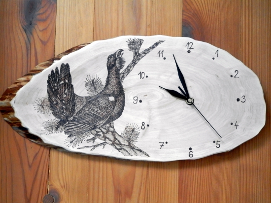 Vypaľované hodiny s tetrovom