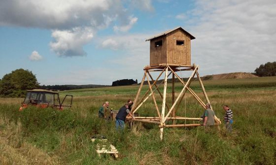 brigáda MS při stavbě kazatelny
