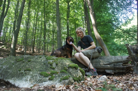 ...takto mu musím držať tlamu aby ma stále neoblizoval....:-)!