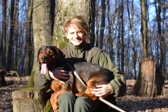 ...sedí na kolenách a je mu dobre...:-)!