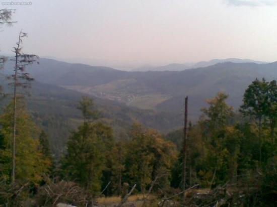 dedinka v údolí
