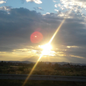 zapad slnka nad dedinou
