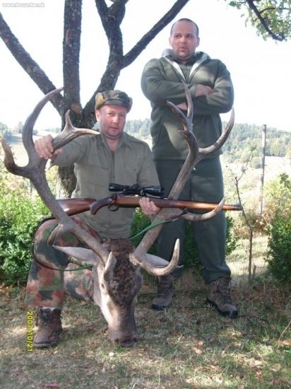 Jeleň vek 13rok. 208.50 bodov pravidelný dvanáctorák