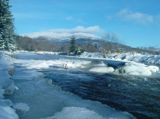 Vltava,v pozadí bázum