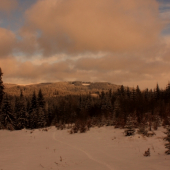 Muránska planina, v pozadí Nízke Tatry