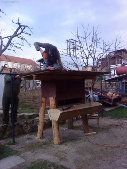 Výroba samospádového kŕmidla