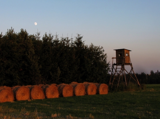 Poslední paprsky a východ měsíce