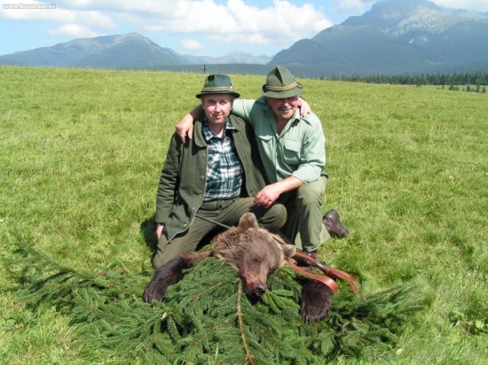 Kamarat a jeho maco 2004.