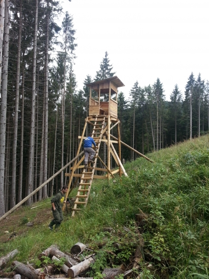 musí byť hotový do ruje