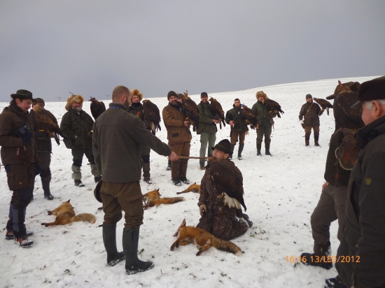 Pasovanie lovca líšok s orlom.
