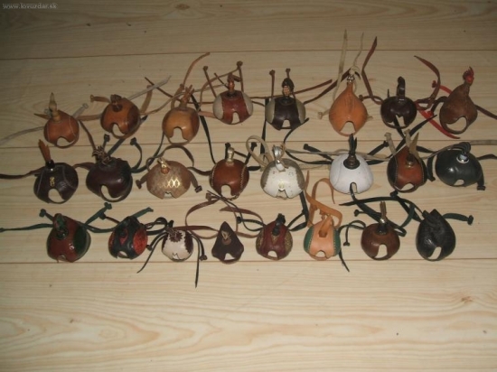 Sokoliarske čiapočky.