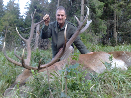 Strelec s totožným jeleňom z ID 173797