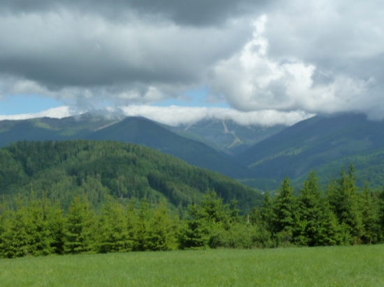 N.Tatry juh v hmle a oblakoch.