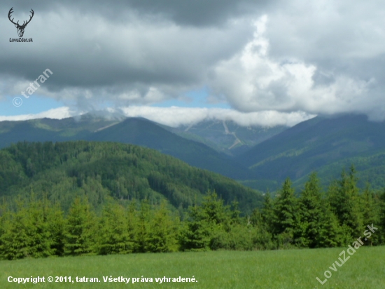 N.Tatry juh v hmle a oblakoch.