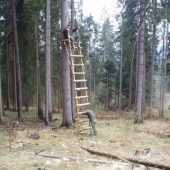 vysoka a prenosna lavička