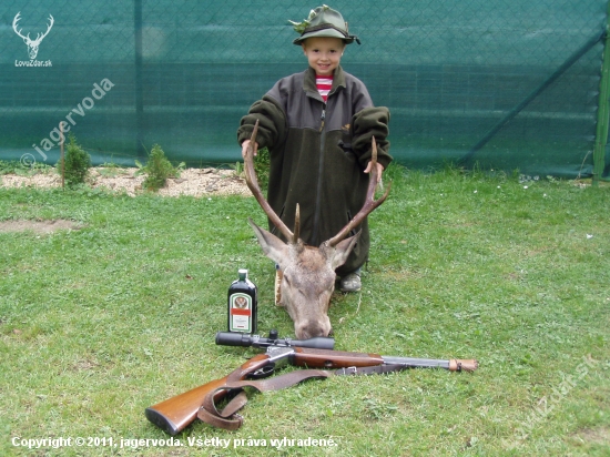 Môj syn s tohoročným jeleňom