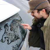 Pre UMELCA stačí zašpinené sklo auta :)