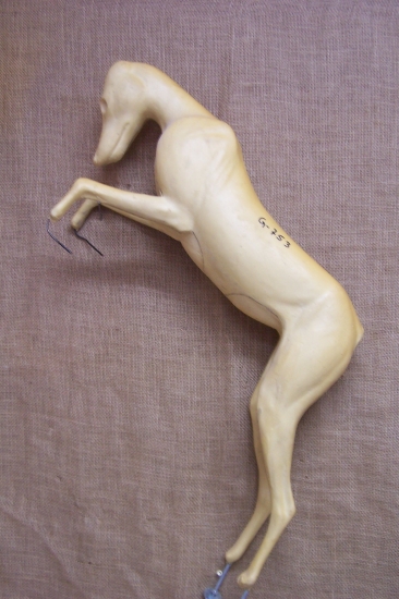 model lišky ve skoku