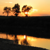 západ slunce za řekou Moravou