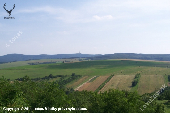 krajina v pozadí s Javořinou