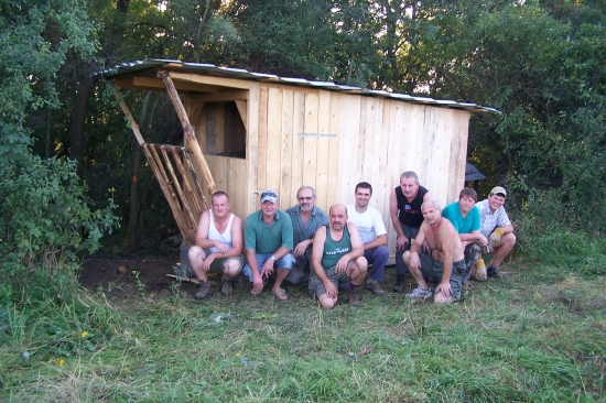 stavěli jsme krmelec 2-a je to