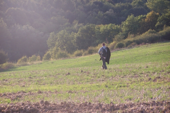 když Věroslav kráčí na posed
