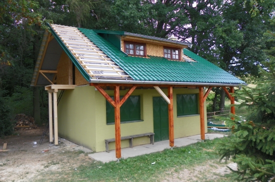 pokračujeme na  obnově chaty našeho MS