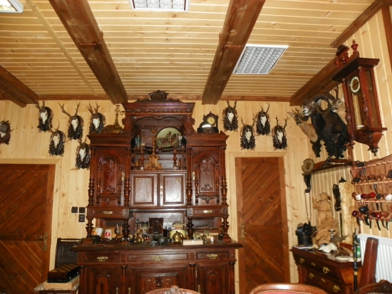 část loveckého  interieru