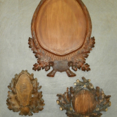 rozdílné práce tří řezbářú