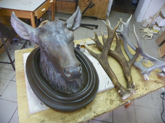 restaurování  keramické hlavy jelena-proces