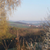 okno do kraje,v dáli hrad Buchlov