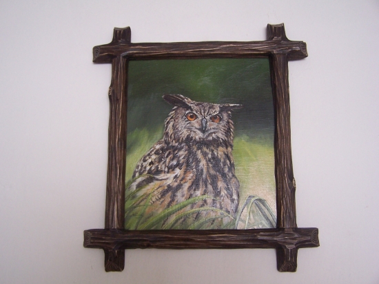 s novým rámem od řezbáře