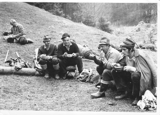 Po brigáde dobre padne guľášik...